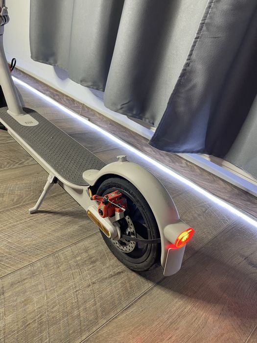 Електросамокат Xiaomi Mi Electric Scooter 3