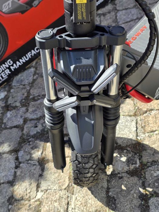 Trotinete Elétrica Segway Ninebot ZT3 Pro – Como Nova (Apenas 9 km!)