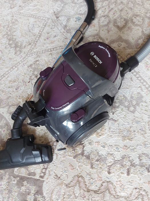 Пилосос Bosch з колбою
