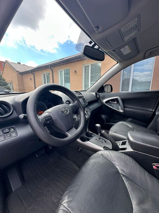 кроссовер RAV-4  2012 г
