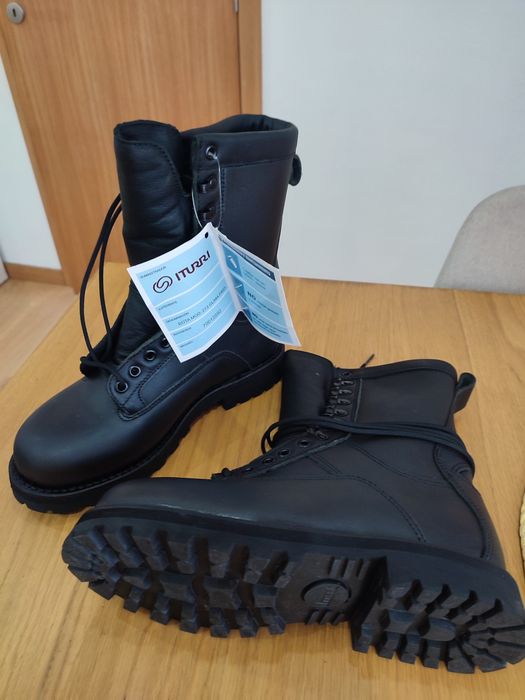 Botas pretas clima frio