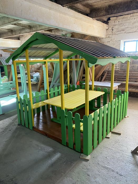 Дитячий ігровий комплекс, майданчик, будиночок, пісочниця.