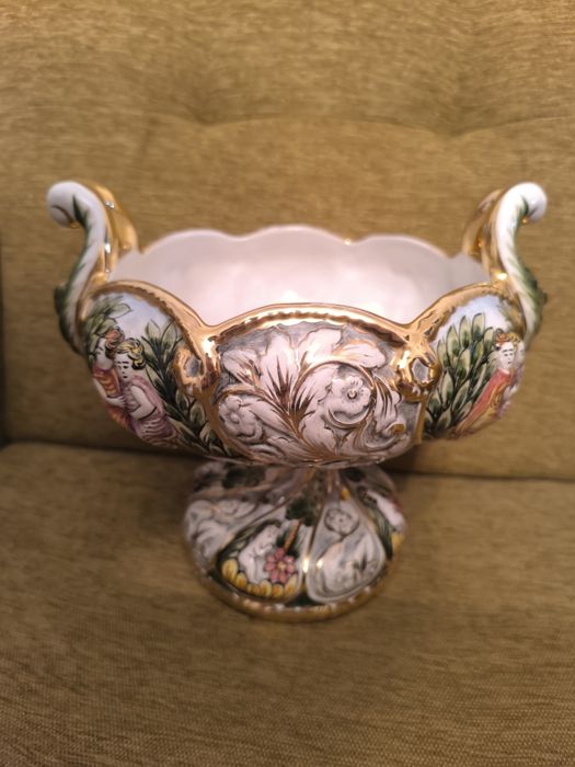 Peça vintage numerada de Alcobaça pintada a mao