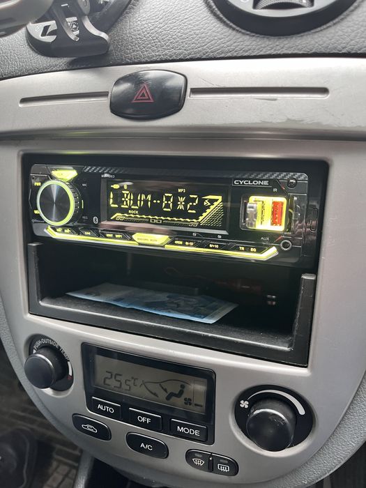 Авто магнитола Cyclone mp-1063