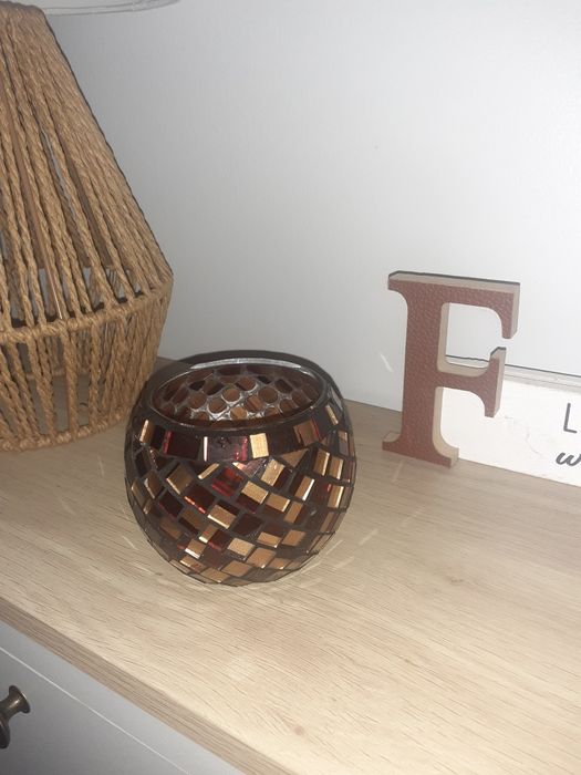 Porta velas castanho e dourado