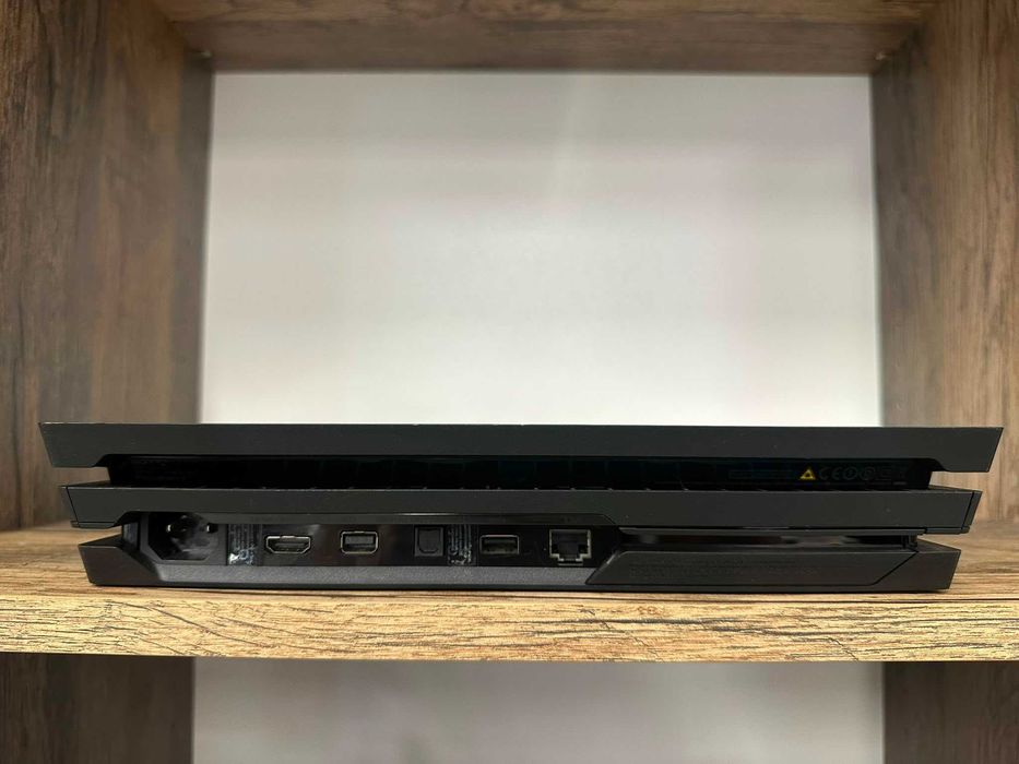 Konsola Sony PS4 PlayStation4 Pro CUH-7016B 1TB HDD czarna + 2 pady stan bdb gwarancja