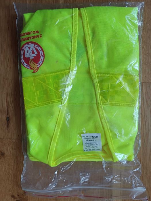 Kamizelka odblaskowa wojskowa z logo.