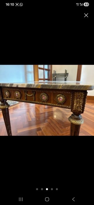 Столик мрамурний