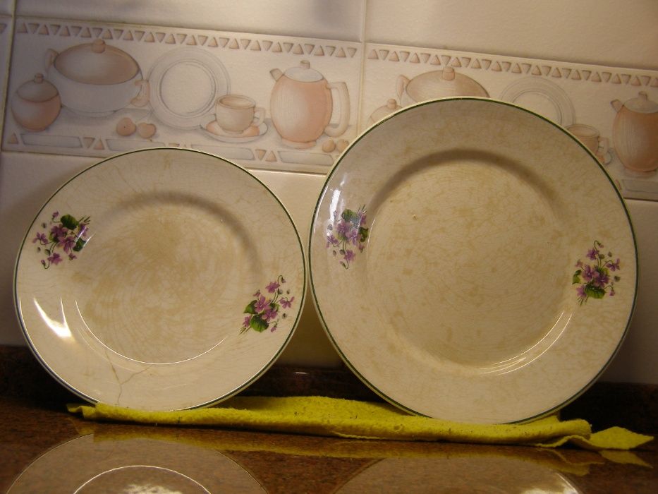 Pratos e travessas antigos para decoração