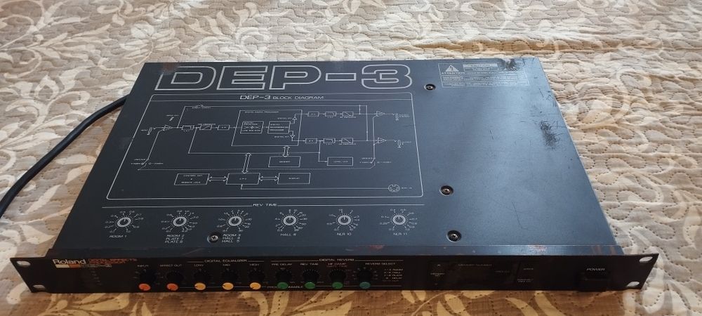Ревербератор Roland DEP-3 Digital Effects Processor.