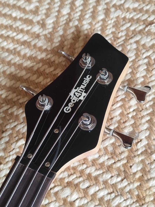 Baixo fretless como novo