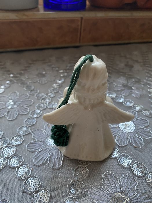 Belleek Ibelano aniołek dzwoneczek