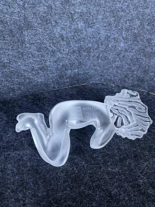 Escultura mulher deitada Atlantis