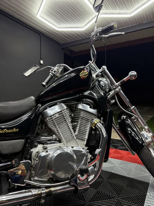 Suzuki Intruder VS750 • Clássica • Totalmente Restaurada