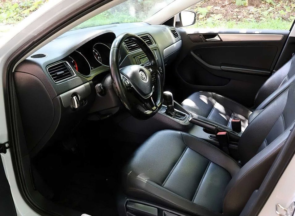 Volkswagen Jetta      2018
