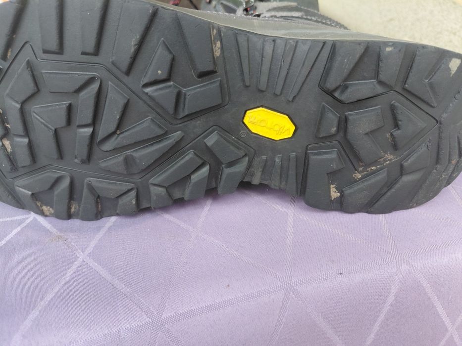 Ботинки vibram 41 розмір