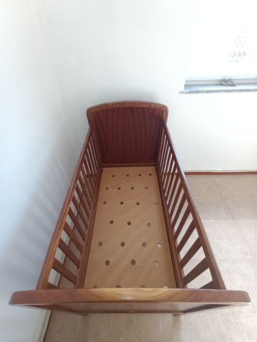 Cama de madeira - bebé