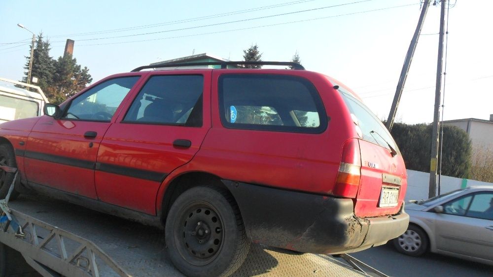 Ford Escort,16V,benzyna,kombi,czerwony,przeznaczony na części
