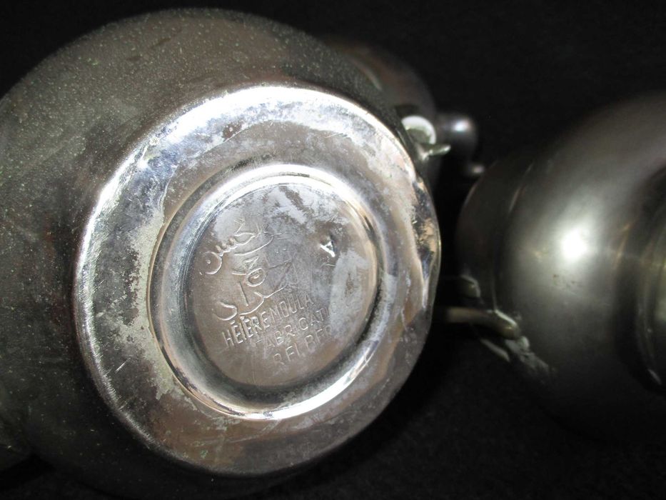 Conjunto de Peças Antigas em Estanho e Metal com Marcas de Fabrico