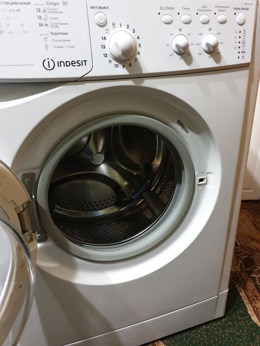 Продам стиральную машинку Индезит на 5