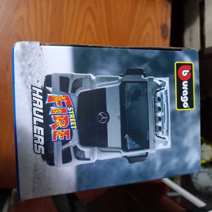 Camião Mercedes Actros c/ acessórios 1/43 Bburago 25% desconto NOVO