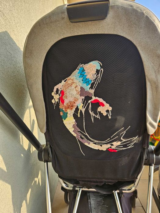 Cybex Koi – carrinho, cadeira auto + saco novo (chassis oferta)