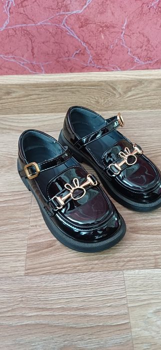Туфлі для дівчинки
