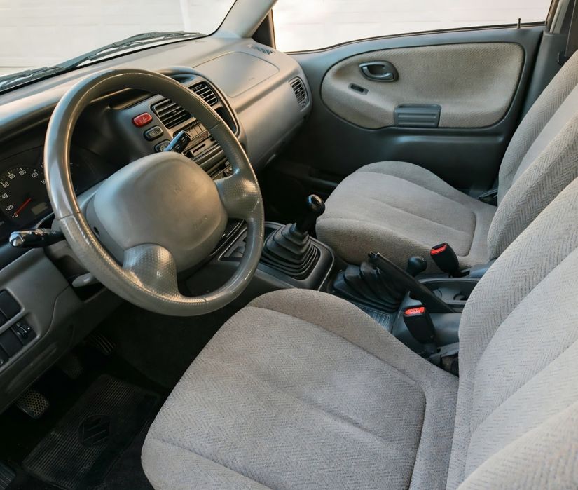 ÚNICO DONO DESDE NOVO, Suzuki grand vitara 2.0 D A/C  ano 2000 como novo  possivel retoma para facilitar o negócio