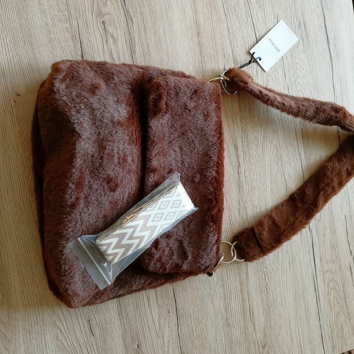 Torebka pluszowa plus pasek zapasowy
