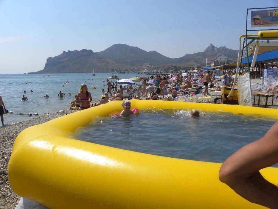 надувной водный аттракцион