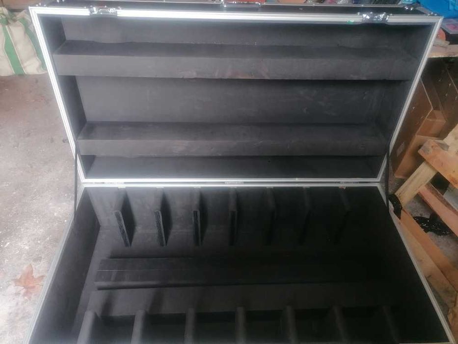 flightcase preta 113x59x41 com rodas