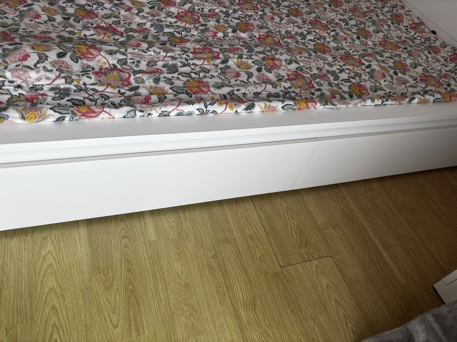 Cama de casal  usado com 4 gavetas branco