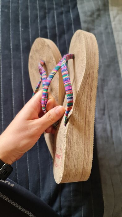 Klapki japonki lekkie korkowe r. 41Sprzedam klapki japonki damskie 
Ba