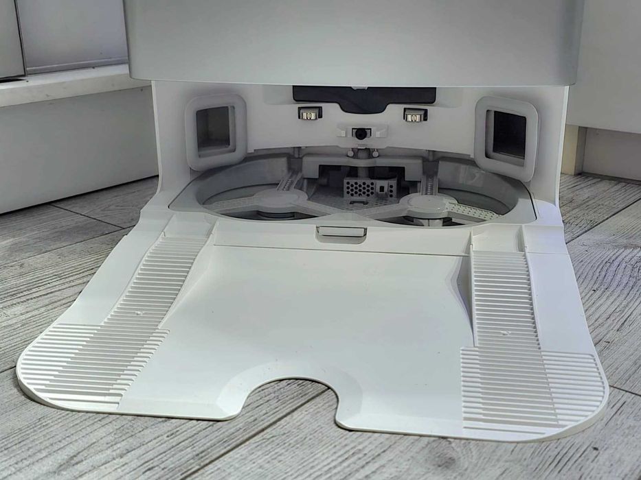 Roborock Qrevo Master robot odkurzający z funkcją wycierania i wysuwanym mopem, konstrukcja FlexiArm HyperForce