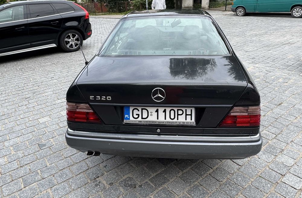 Mercedes-Benz W124 E320