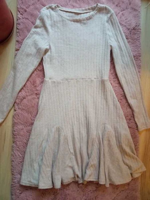 Beżowa sukienka w prążki S