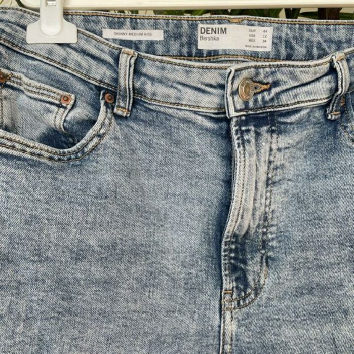 Женские джинсы мом