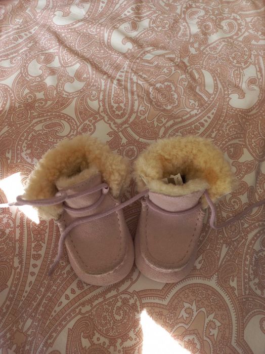 Botinhas peludas para menina