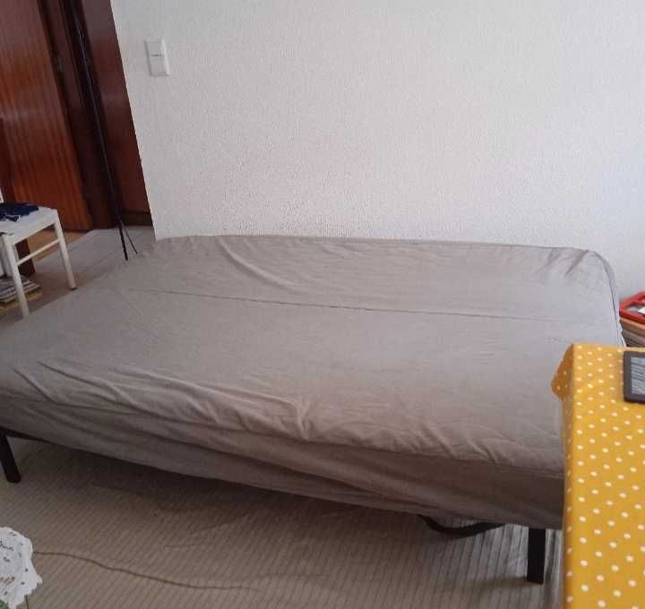 Sofá-cama impecável