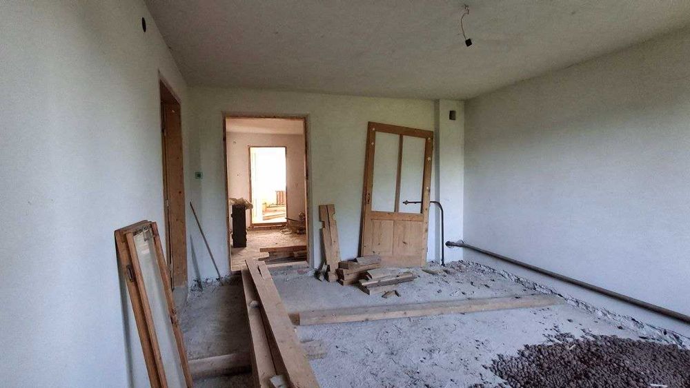 Продаж будинку в центрі Надвірної, 286м2, 16,6 соток, комунікації, асфальт, будинки