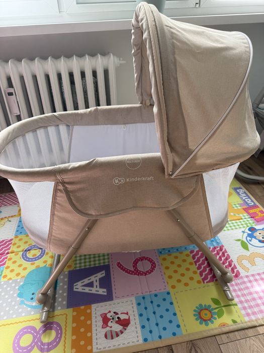Łóżeczko  Kinderkraft z materacykiem i prześcieradłem