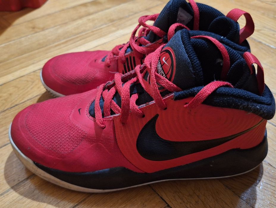 Buty koszykarskie NIKE TeamHustle rozmiar 37.5