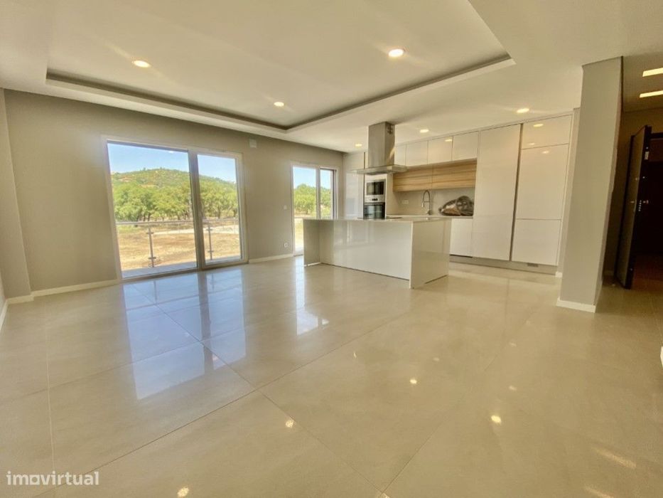 Apartamento T3 +1 Duplex novo em Aires, Amplas Varandas