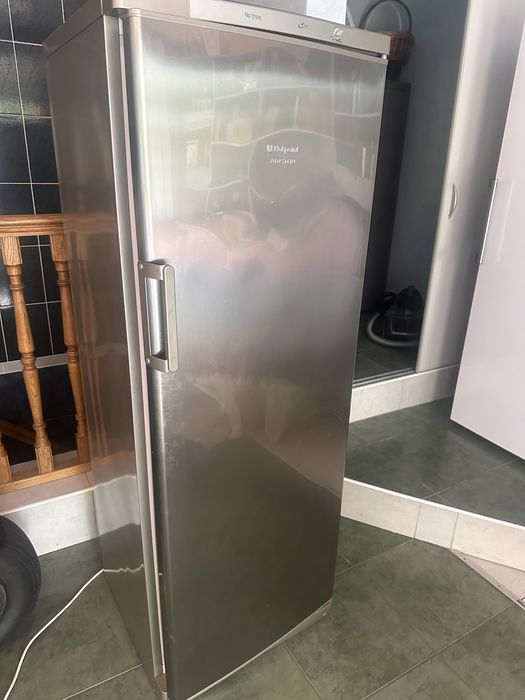 Морозильна камера “ariston” 270 l