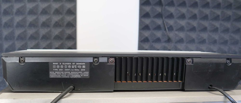 Ультратонкая сенсорная кассетная дека BANG & OLUFSEN BEOCORD 2000