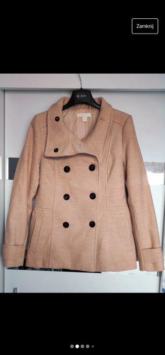 Łososiowy płaszczyk na wiosnę H&M dwurzędowy