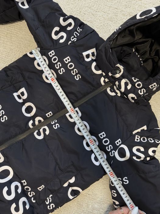 Тепла куртка Boss на 7-8 років