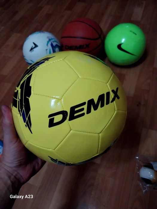 Мячики футбольные