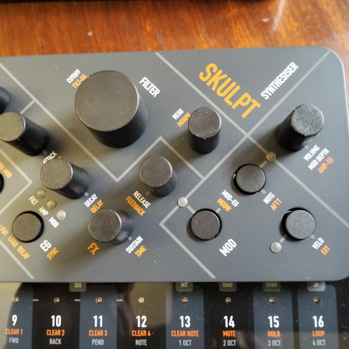 Sintetizador Skulpt modal novinho em folha com muito pouco uso