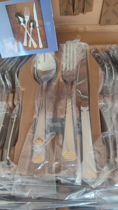 Faqueiro 130 peças novo - Erika